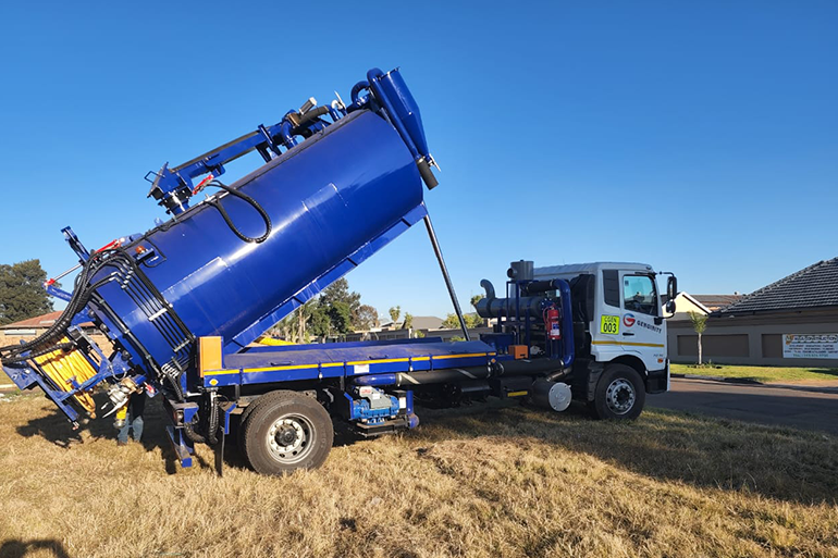 VACUUM TRUCK